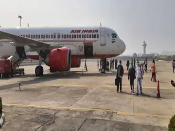 प्रयागराज के बमरौली एयरपोर्ट पर बैग में बम की सूचना पर अलर्ट, यात्रियों को बाहर रोका गया